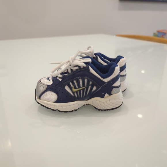 Nike size 3 - Picture 6 of 9